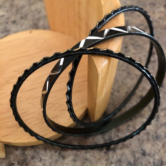 Bangle Metal Bracelets Vintage Metallic Blue, Black, Silver   Size Small - Picture 3 of 11